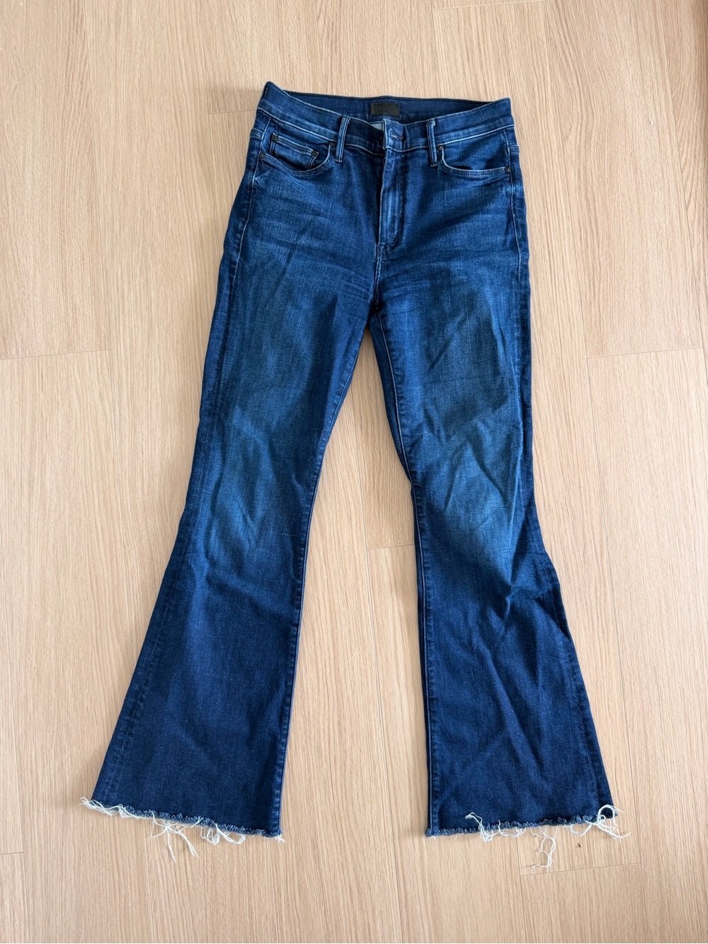 MOTHER Weekender Fray Jeans with Raw Hem 27
